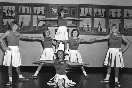 cheer6.jpg (36095 bytes)