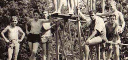 boyssha1.jpg (23176 bytes)